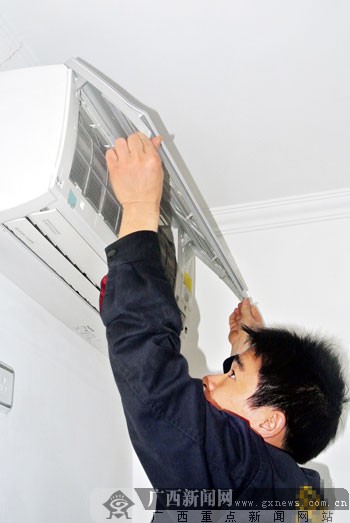 马上就到开空调的季节了来吧师傅教你清洗空调