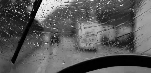 多地暴雨上万车辆进水报废！专家：这样保养爱车雨季不贬值！(图5)