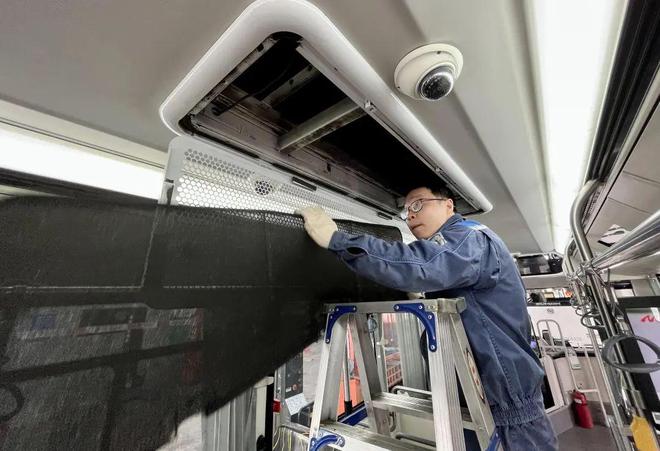 做好迎夏准备！巴士三公司完成1522辆公交车冷空调开机保养工作(图5)