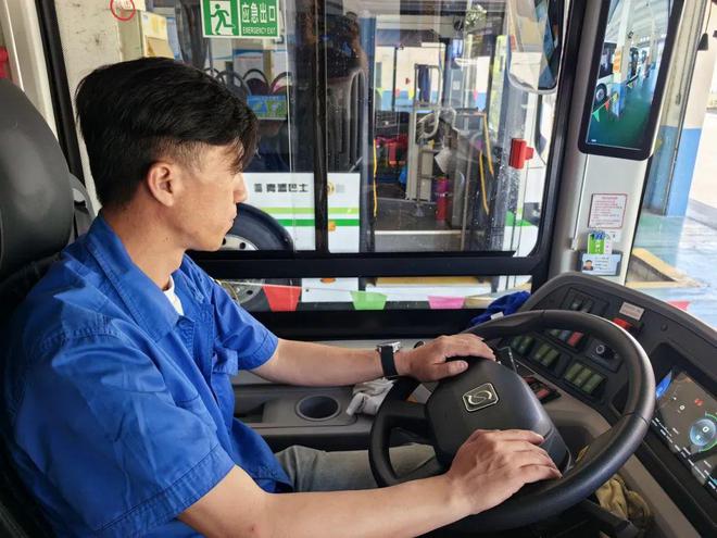 青浦巴士：冷空调开机保养进行时凉快的车厢为您开启
