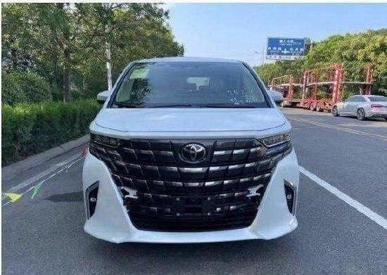 24款埃尔法25L港口现车热售97万起