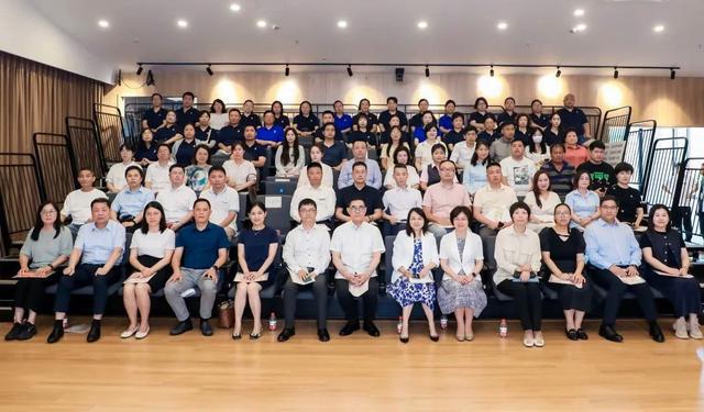 近三十家企业齐聚“定向”为爱续航(图1)