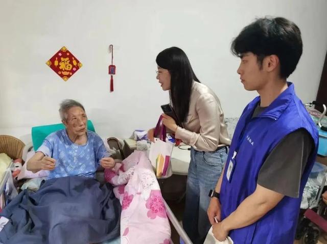 徐房物业开展高温慰老服务(图6)