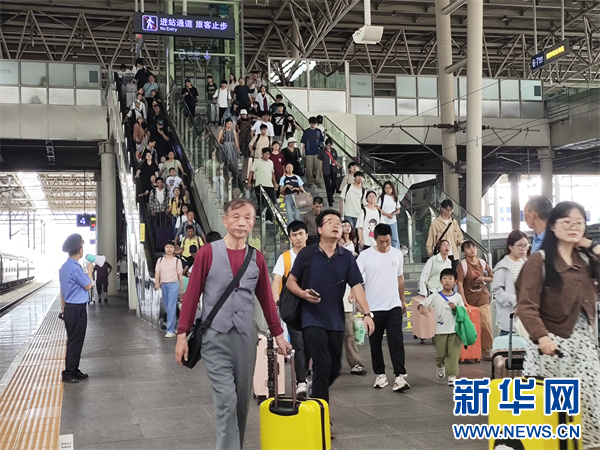 暑运过半贵州铁路发送旅客超900万人次(图3)