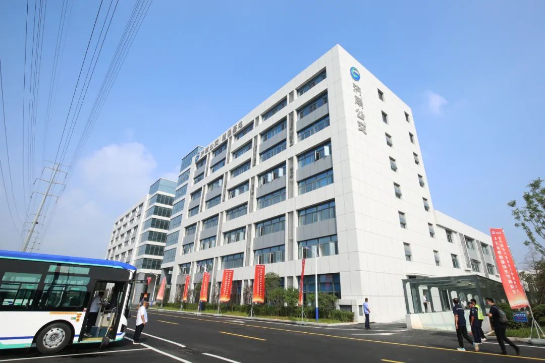 济南公交通联松芝空调组装生产线投产暨首批空调成功下线活动成功举行