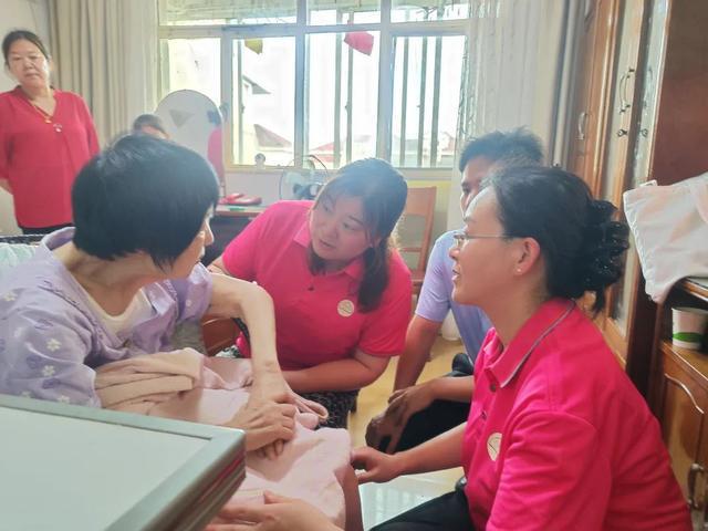 高龄独居老人在家摔倒怎么办？社区实践“物业+养老”服务模式(图3)