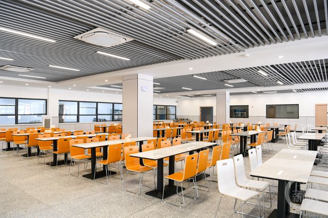 两江新区：清洗空调准备教材做好“功课”迎开学