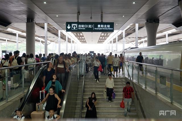 2024年暑运收官贵阳车站发送旅客再创新高(图2)