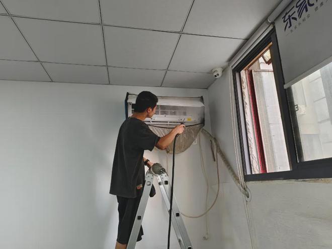 东家乐家装用细微的经营为员工守护健康！空调清洗的好处！(图2)