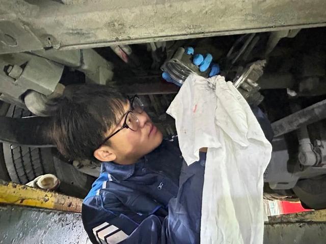 申城气温骤降部分公交车已开启暖空调