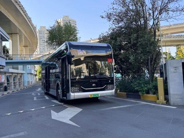 申城气温骤降部分公交车已开启暖空调(图2)