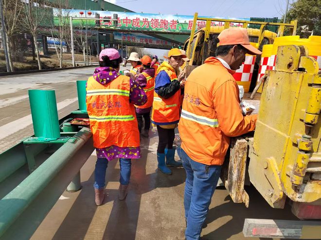 武穴市公路事业发展中心：冲刺春季养护攻势提升国省道绿色颜值(图5)