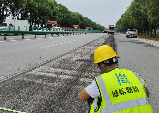 武穴市公路事业发展中心：冲刺春季养护攻势提升国省道绿色颜值(图6)