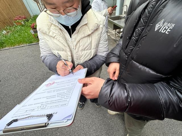 TA们开展校园垃圾分类专项联合检查(图2)