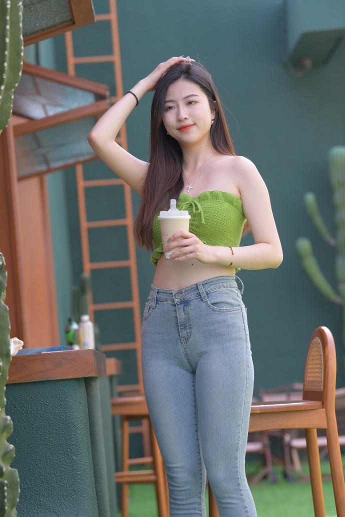 女人半夜叫修理工上门维修空调V31