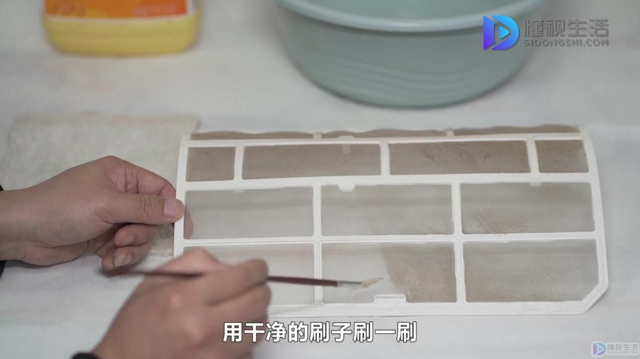 空调挂机怎样拆开清洗(图2)