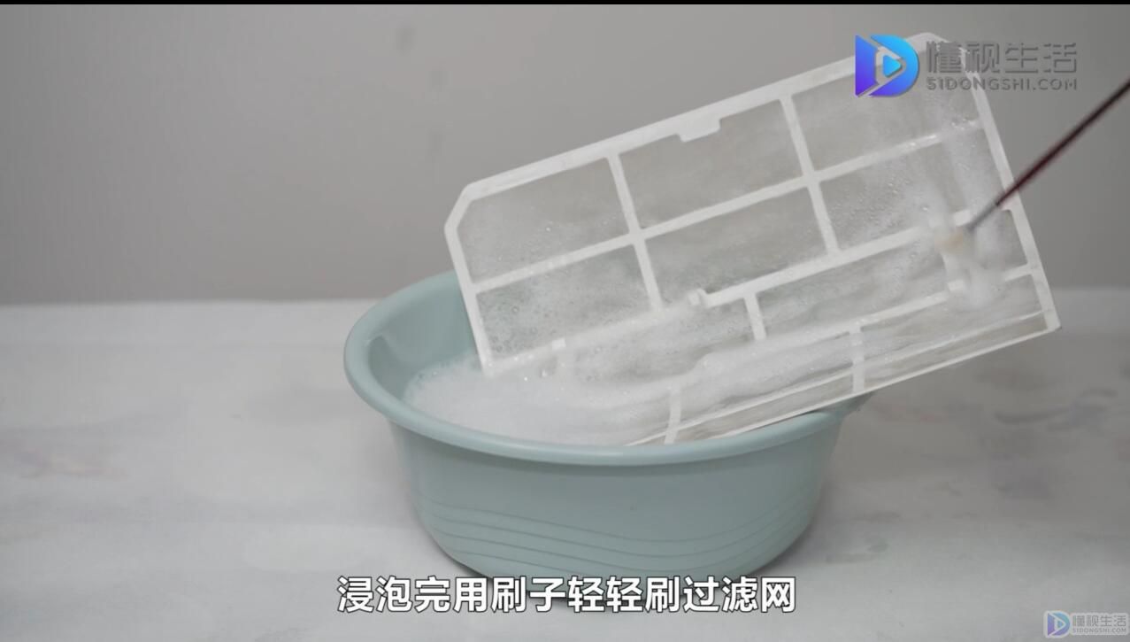 空调挂机怎样拆开清洗(图4)