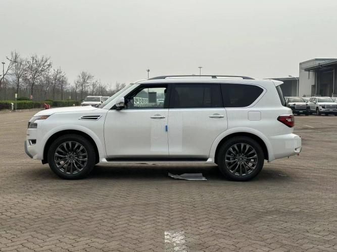 23款尼桑途乐阿曼达56V8铂金版港口最新价格70万起售(图3)