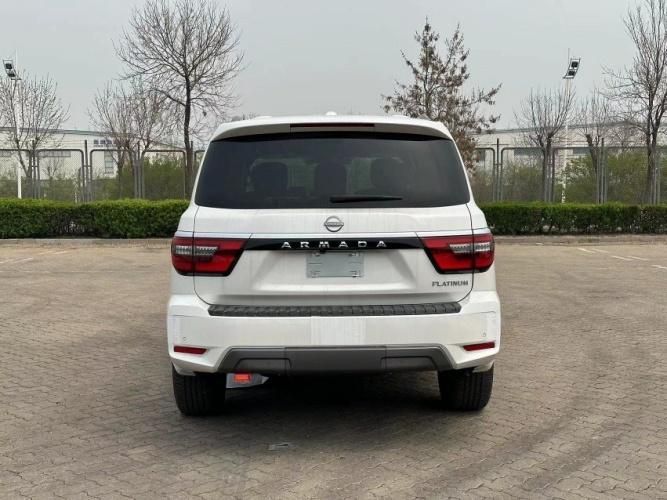 23款尼桑途乐阿曼达56V8铂金版港口最新价格70万起售(图7)