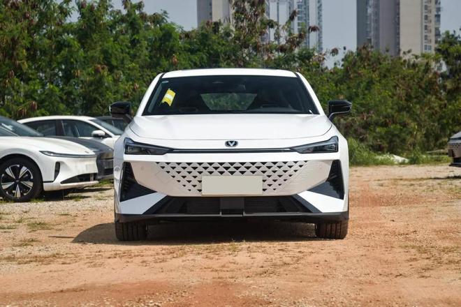 养一台15T的长安UNI-V一年需要多少钱？家用好养活吗？(图2)