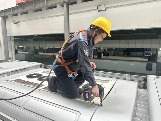 天气逐步变热但您一定能坐上凉爽的公交车原因是……(图1)