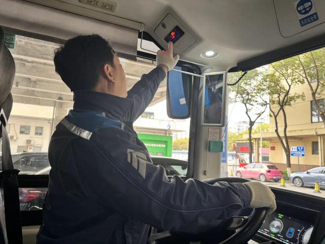 天气逐步变热但您一定能坐上凉爽的公交车原因是……(图3)