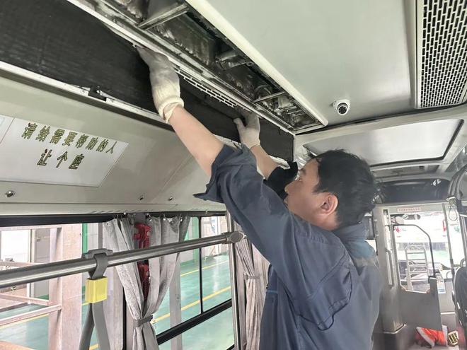 天气逐步变热但您一定能坐上凉爽的公交车原因是……(图2)