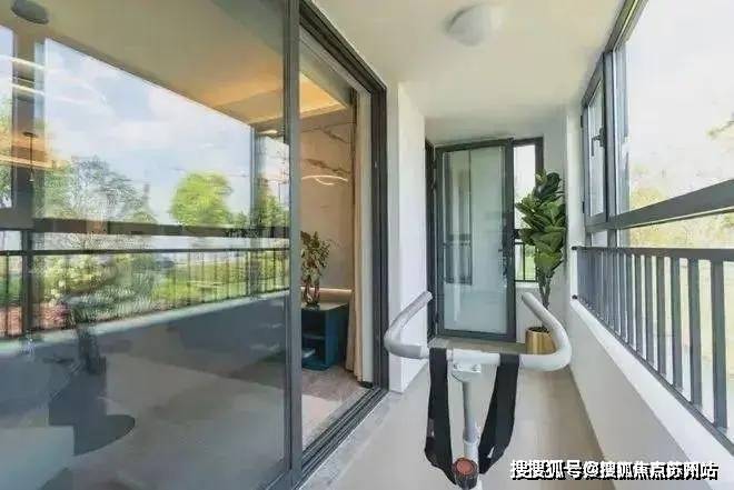 虹桥璀璨领峯(营销中心)首页网站-虹桥璀璨领峯销售中心(售楼处)-楼盘欢迎您-地址-价格-户型-小区环境-楼盘详情-交房时间-周边配套-售楼处电话(图14)