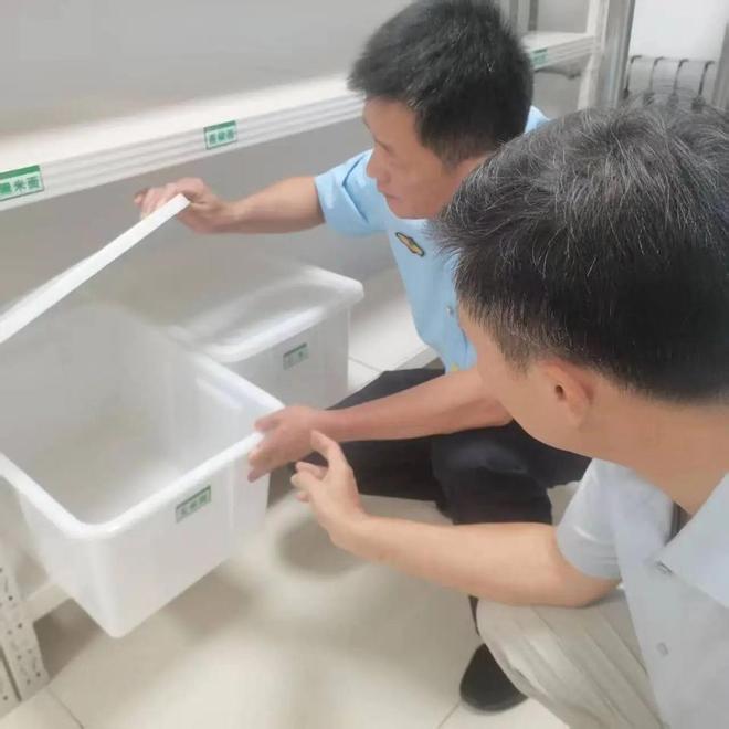 滨城区市中监管所暑假校园食品安全监管“放假不放松”(图1)