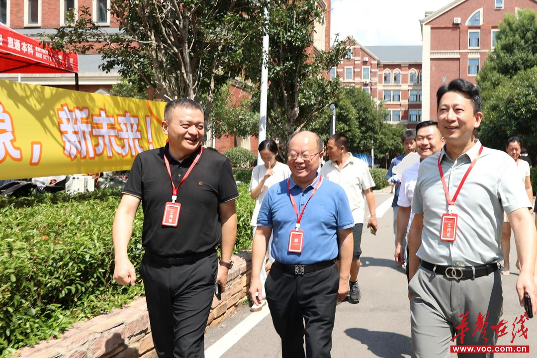 暖心迎“新”湖南电子科技职业学院全力保障2025级新生入学(图2)