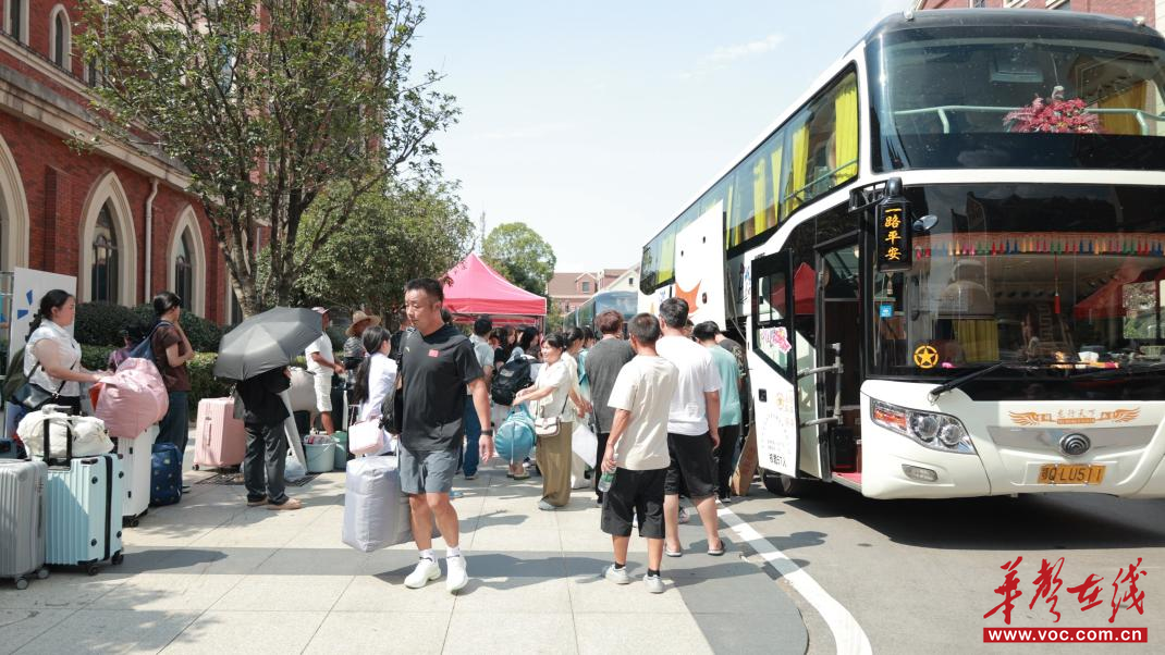 暖心迎“新”湖南电子科技职业学院全力保障2025级新生入学(图6)