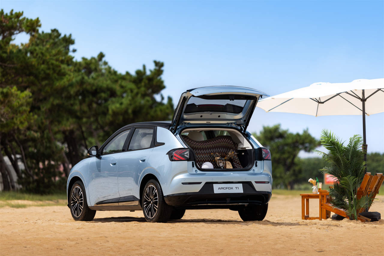 纯电小车再迎新选手极狐T1上市628万起(图3)