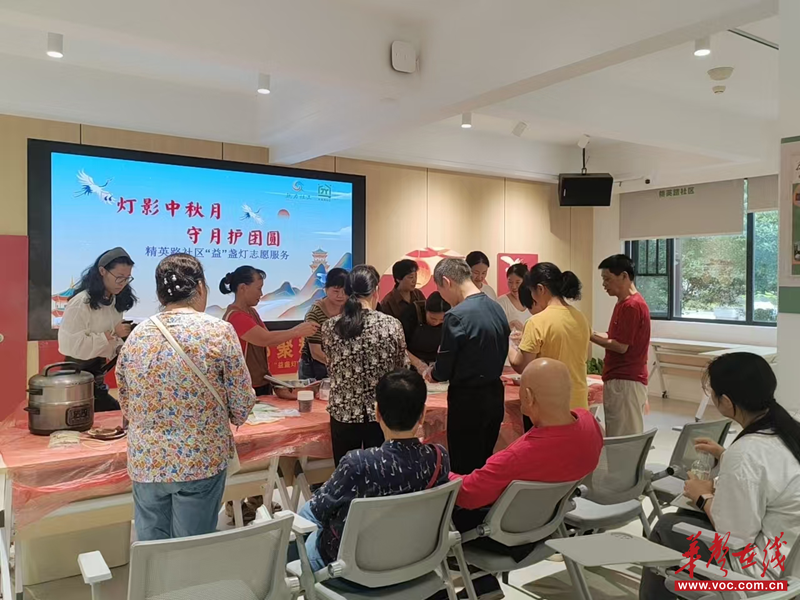 “双节同辉益盏灯暖”长沙市精英路社区共谱中秋志愿新篇