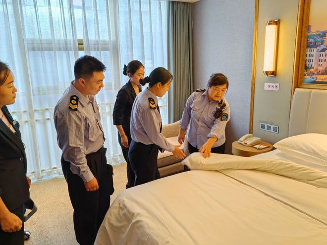 滨城区开展中秋国庆公共场所卫生拉网式排查筑牢节日健康安全防线(图2)