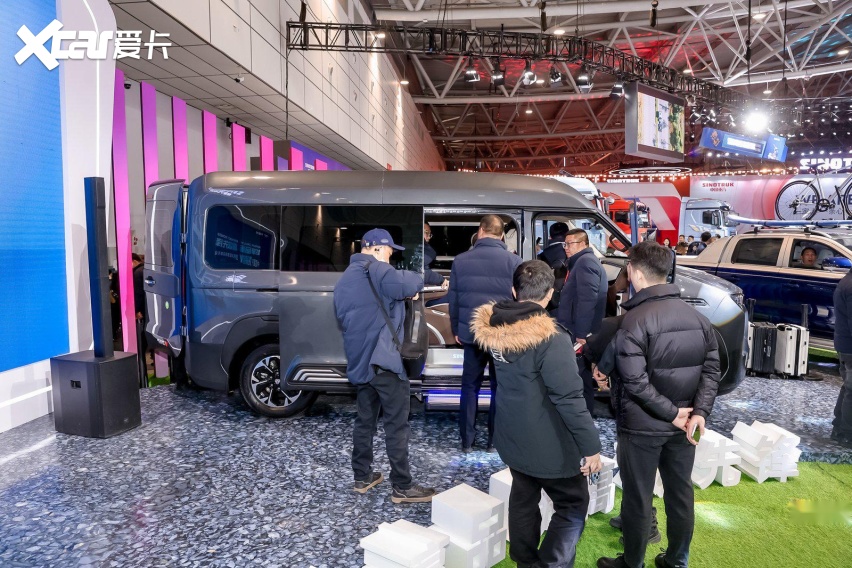 中国重汽正式推出全新轻客品牌先锋官V全系车型重磅发布(图6)