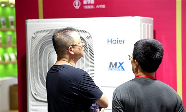 最懂火锅的空调！海尔首创自清洁技术一键防油污(图2)