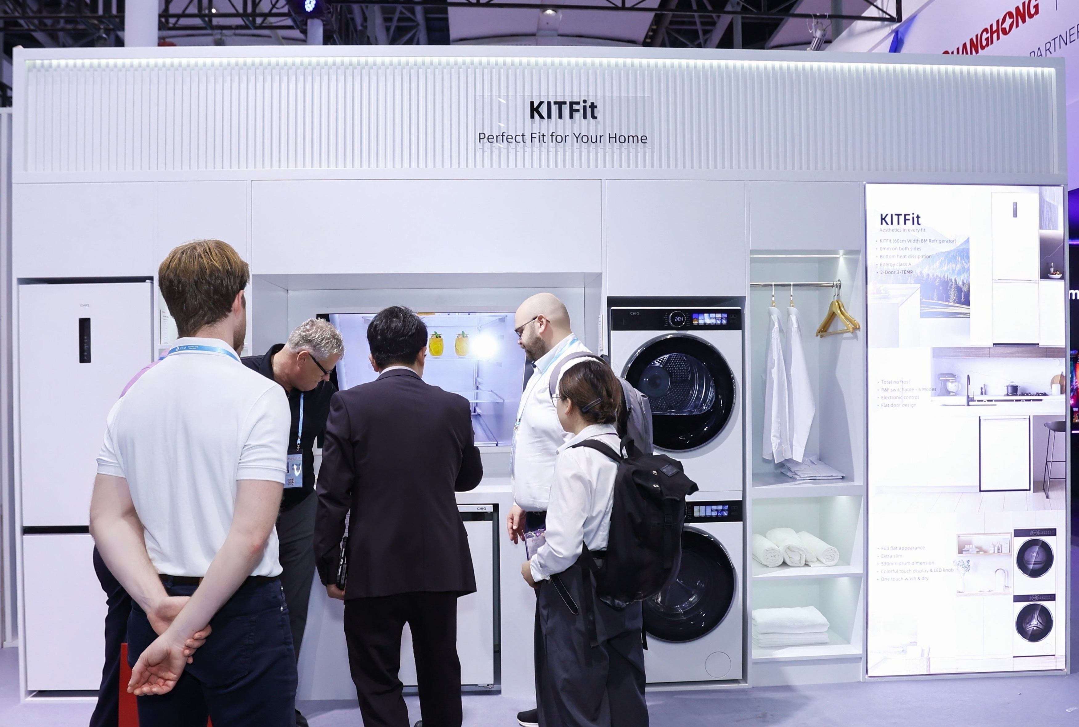 广交会上看中国制造长虹携熊猫AI家电“圈粉”全球客商(图4)