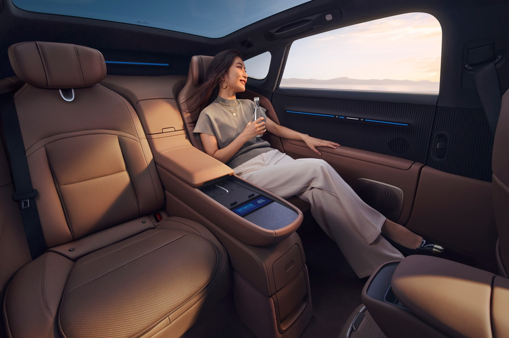 十项全新升级、十二项同级独享！阿维塔12四激光版开启预售(图4)