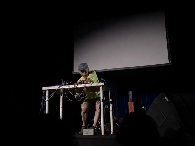 案例｜“你和我”：三年亏近百万一个高中辍学生的实验音乐乌托邦(图4)