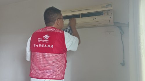 解民忧、送清凉！——鄂州下沉党员志愿者为独居老人检修家电传温情