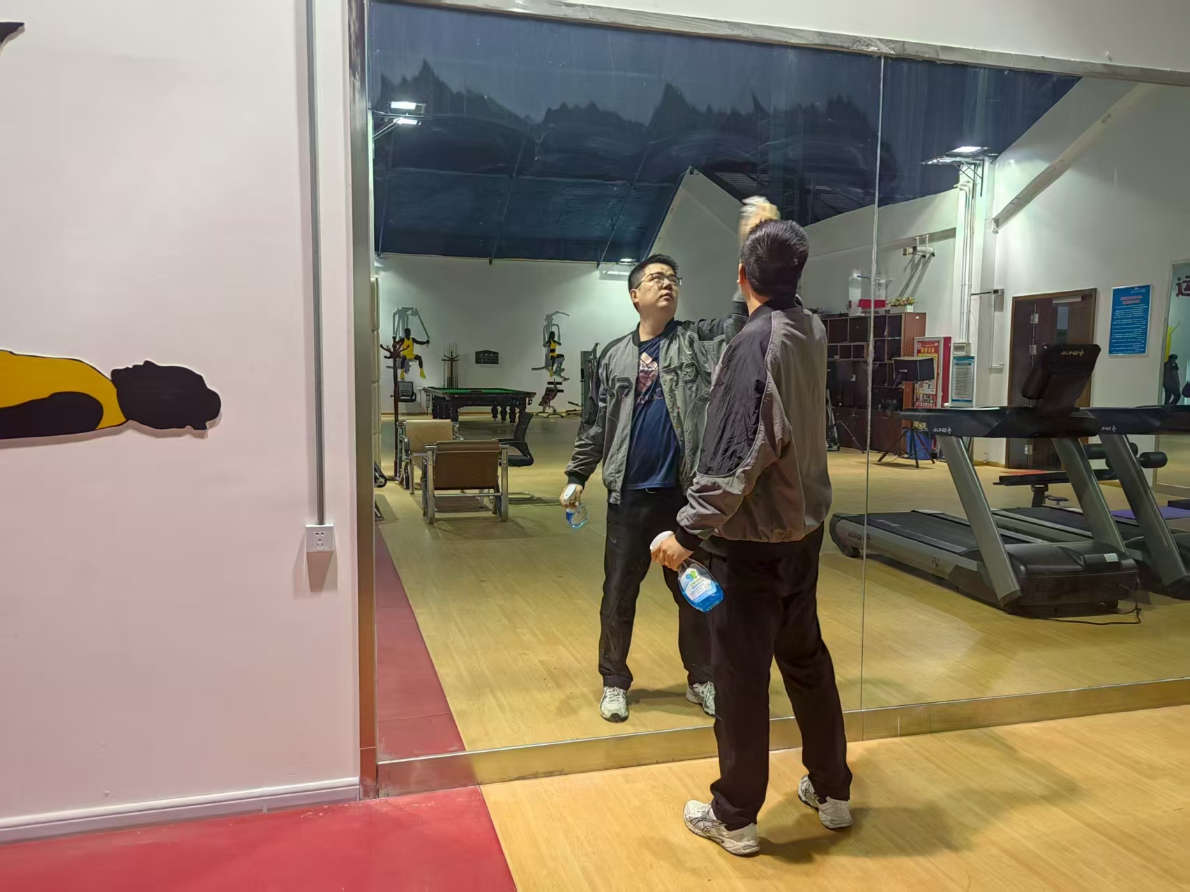 “呵护健康空间”富蕴可可托海机场组织开展职工健身房卫生清洁工作(图3)