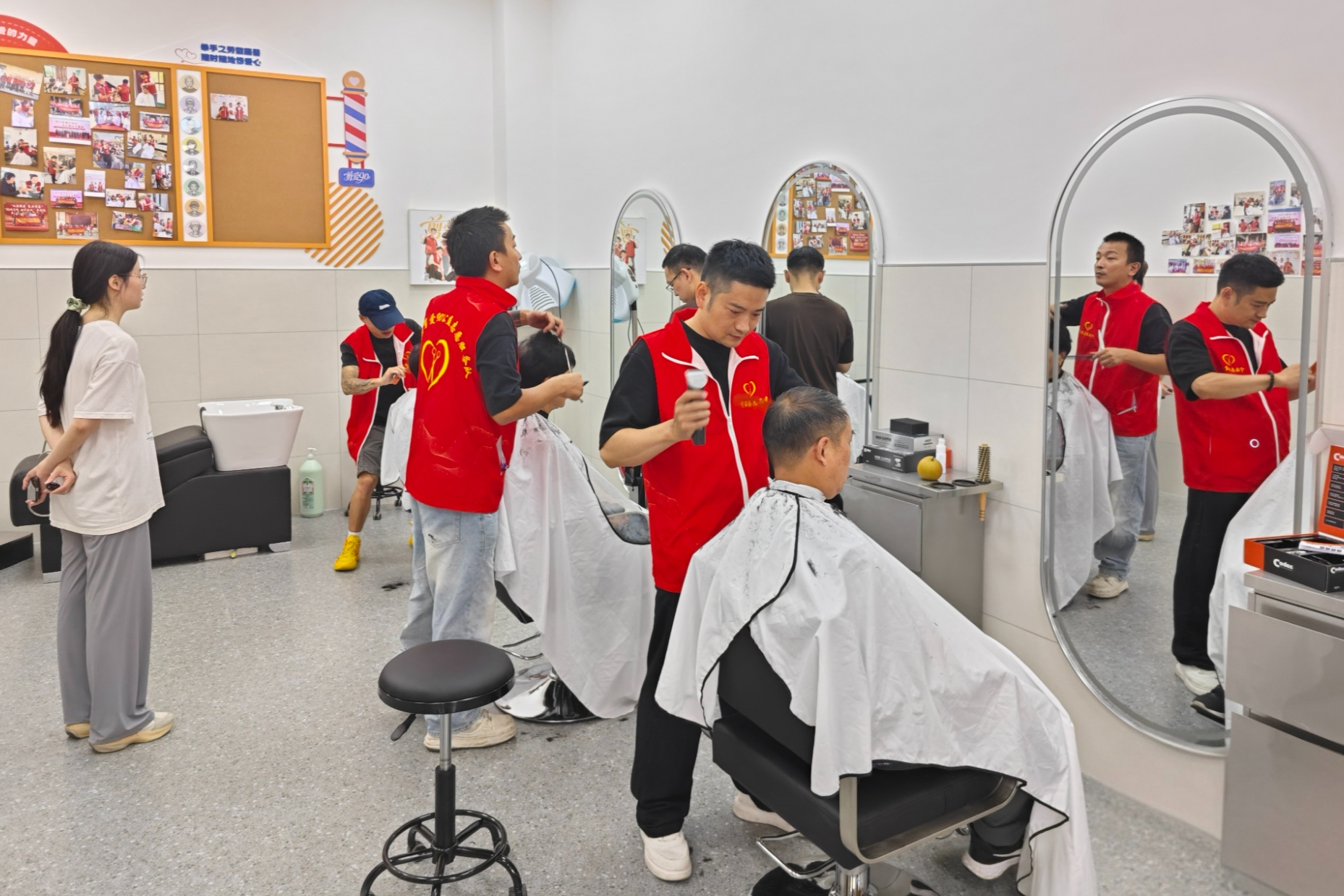 从“陌人”到“睦人”“宁海路廊”书写基层治理暖心答卷(图2)