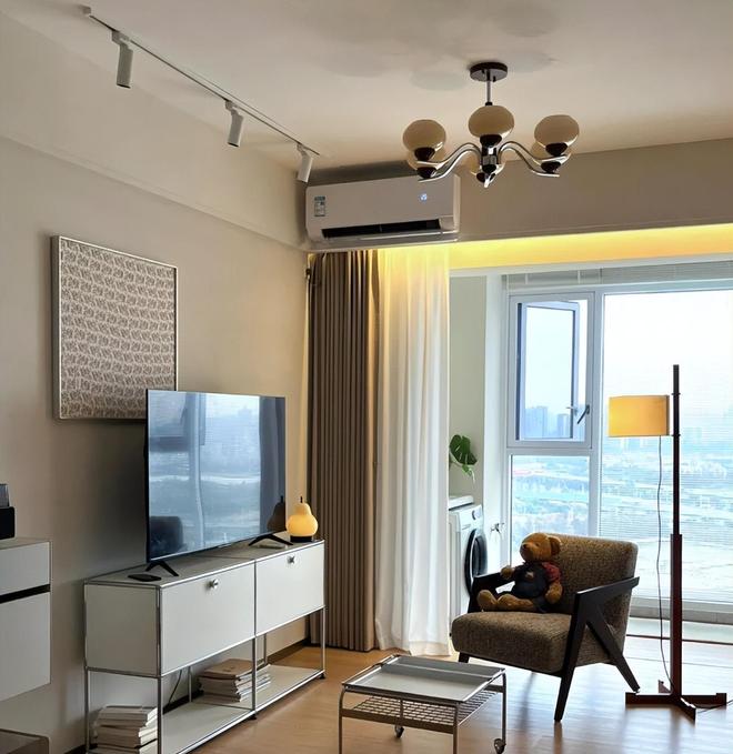 为啥越来越多人给客厅装挂机空调？我亲身体验后发现是真的香！(图2)