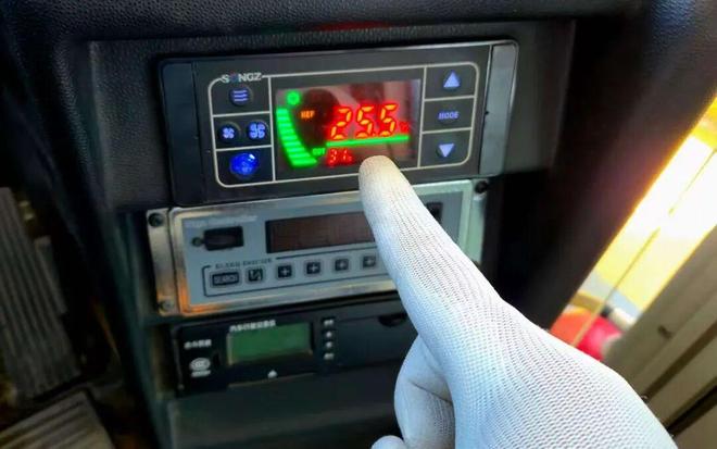 冬运首日北京公交提前开启暖风、做好车辆检修(图3)