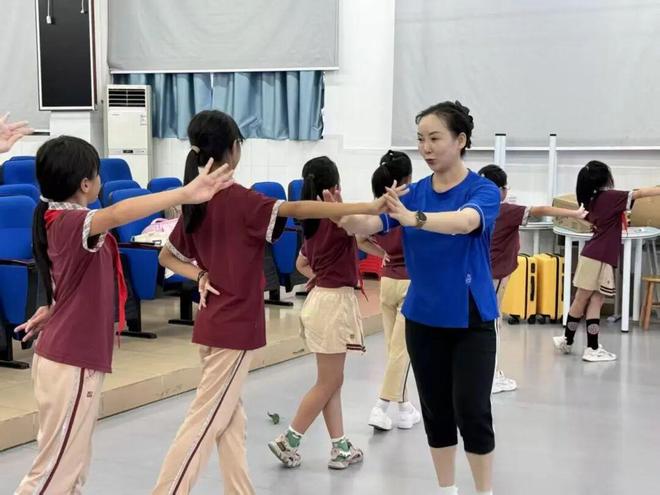 “名医”竟是AI换脸？五招识别！早安珠海(图5)