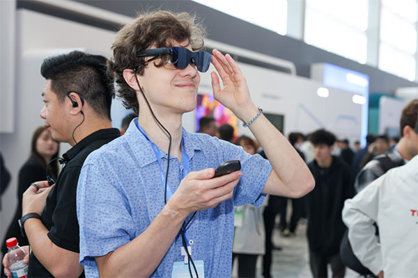 聚焦“AI向实”2025TCL全球技术创新大会举办(图9)