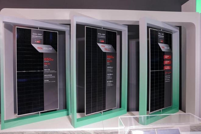 TCL祭出最强AI全家桶：眼镜冰洗大屏机器人AI无处不在自研大模型垂域能力超DeepSeek(图6)