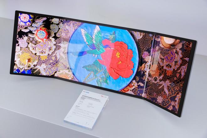 TCL祭出最强AI全家桶：眼镜冰洗大屏机器人AI无处不在自研大模型垂域能力超DeepSeek(图4)