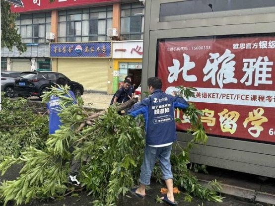 应急有速度关怀有温度——啄木鸟家庭维修的公益担当(图2)