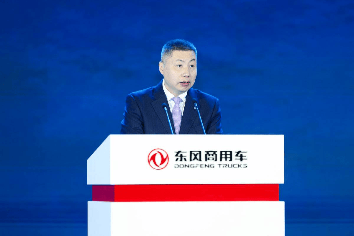 全新平台亮相！东风商用车2026年合作伙伴大会盛大启幕剑指176万台(图1)
